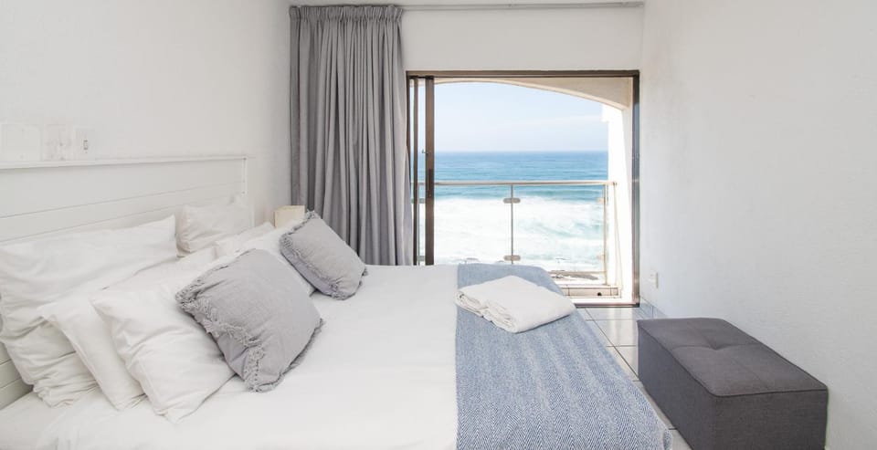 Bed, View (from property/room), Bedroom, Sea view, towels