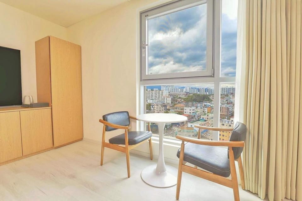 TV and multimedia, View (from property/room), Balcony/Terrace, Living room, Seating area, Dining area