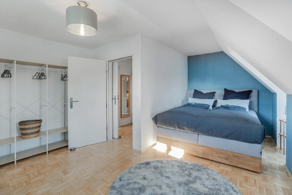 Bed, Photo of the whole room, Bedroom, storage, towels, wardrobe