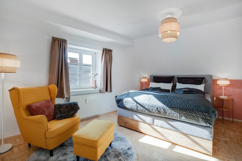Bed, Photo of the whole room, Bedroom, Quiet street view, Inner courtyard view, towels