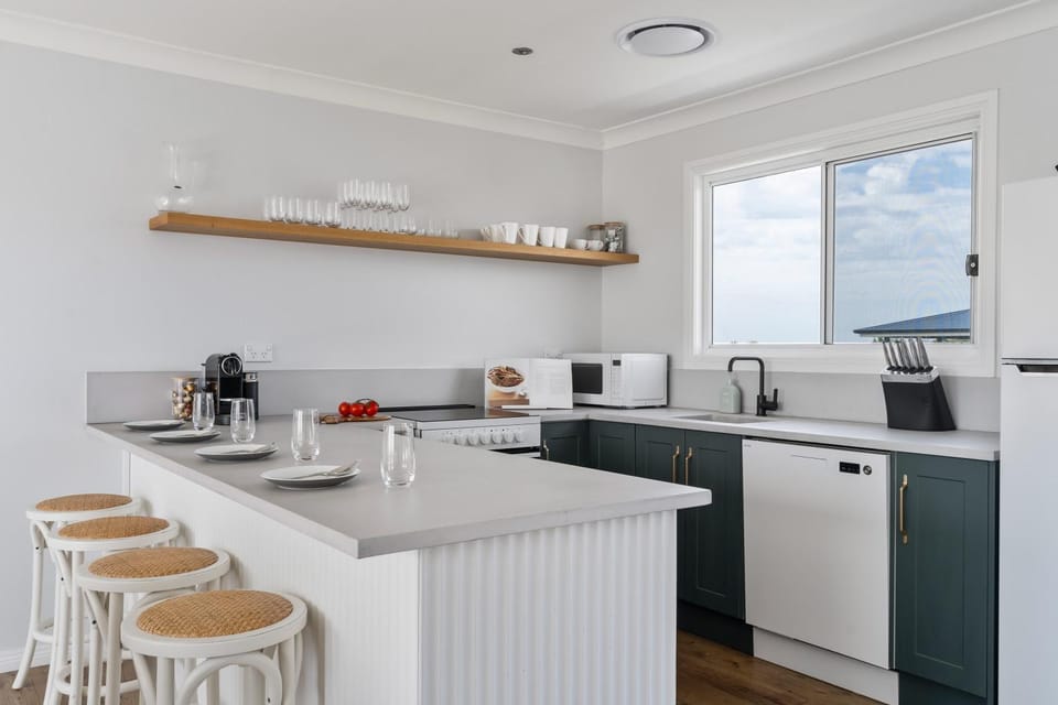 Bawley Blue - oceanfront 4BR pet-friendly retreat House in Bawley Point