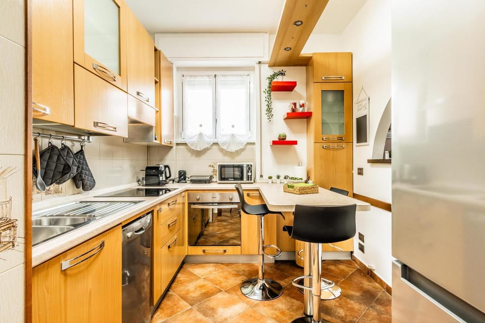 TV and multimedia, Kitchen or kitchenette, Dining area, dishwasher, oven, stove