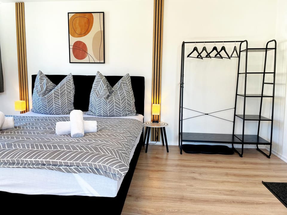 Bed, Photo of the whole room, Bedroom, towels