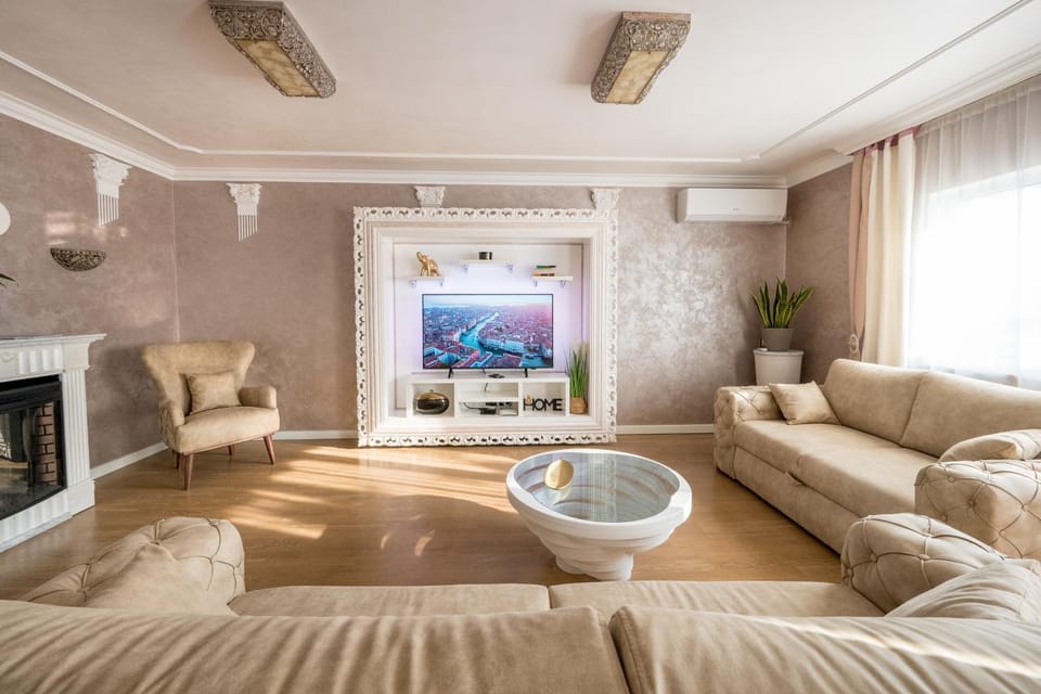 TV and multimedia, Living room, Seating area, air conditioner