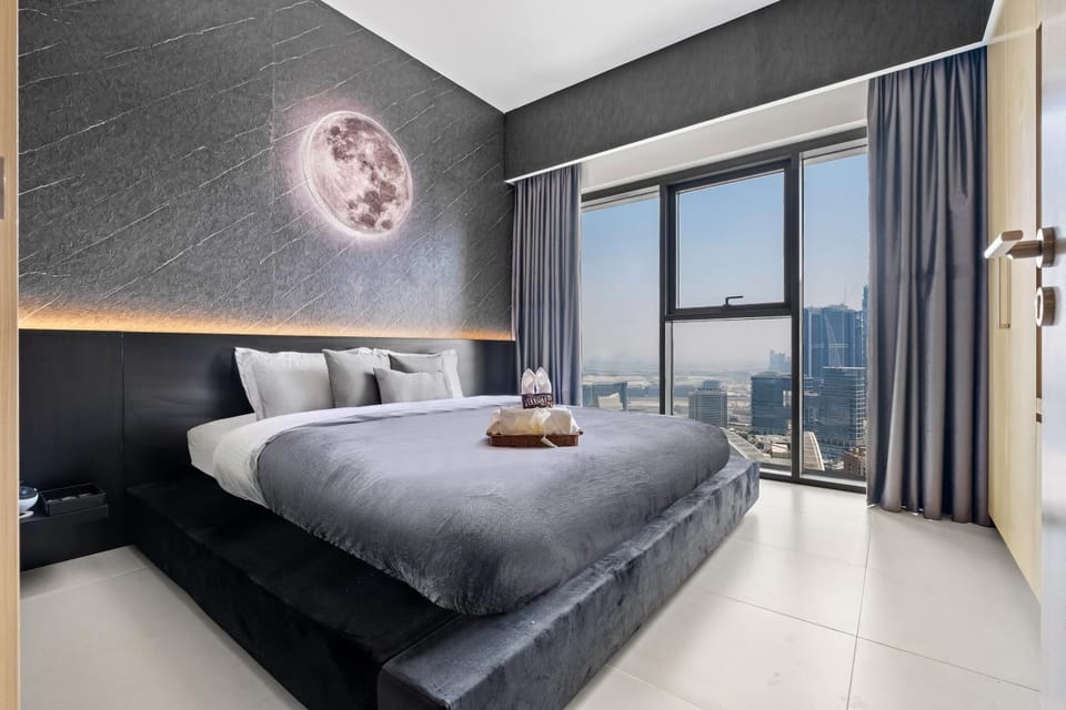 Photo of the whole room, Bedroom