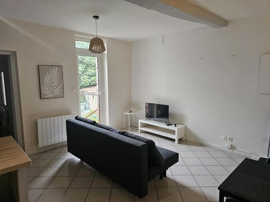 Communal lounge/ TV room, TV and multimedia, Living room, Seating area, Evening entertainment