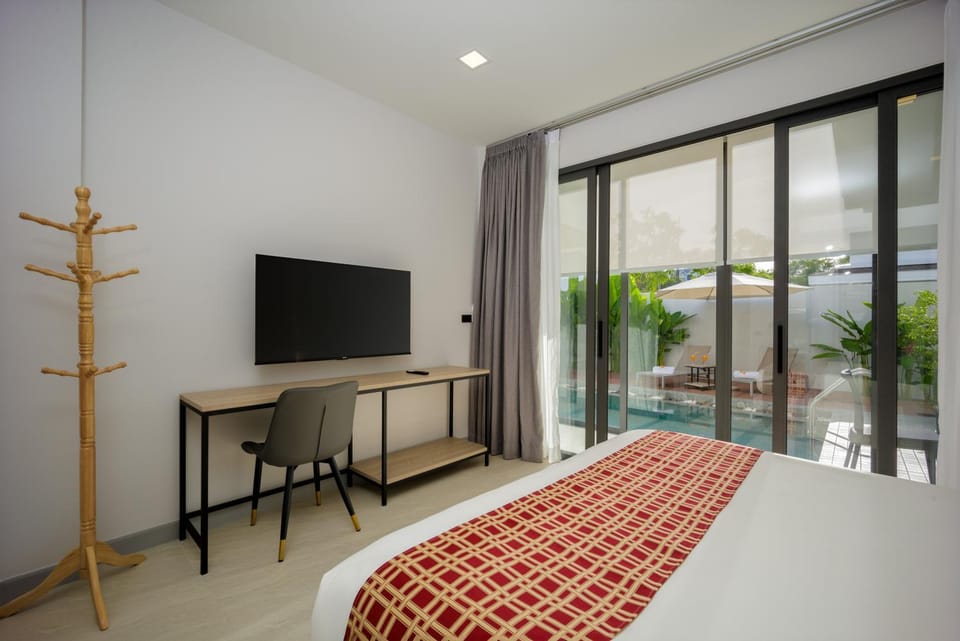 Bed, Pool view, Swimming pool