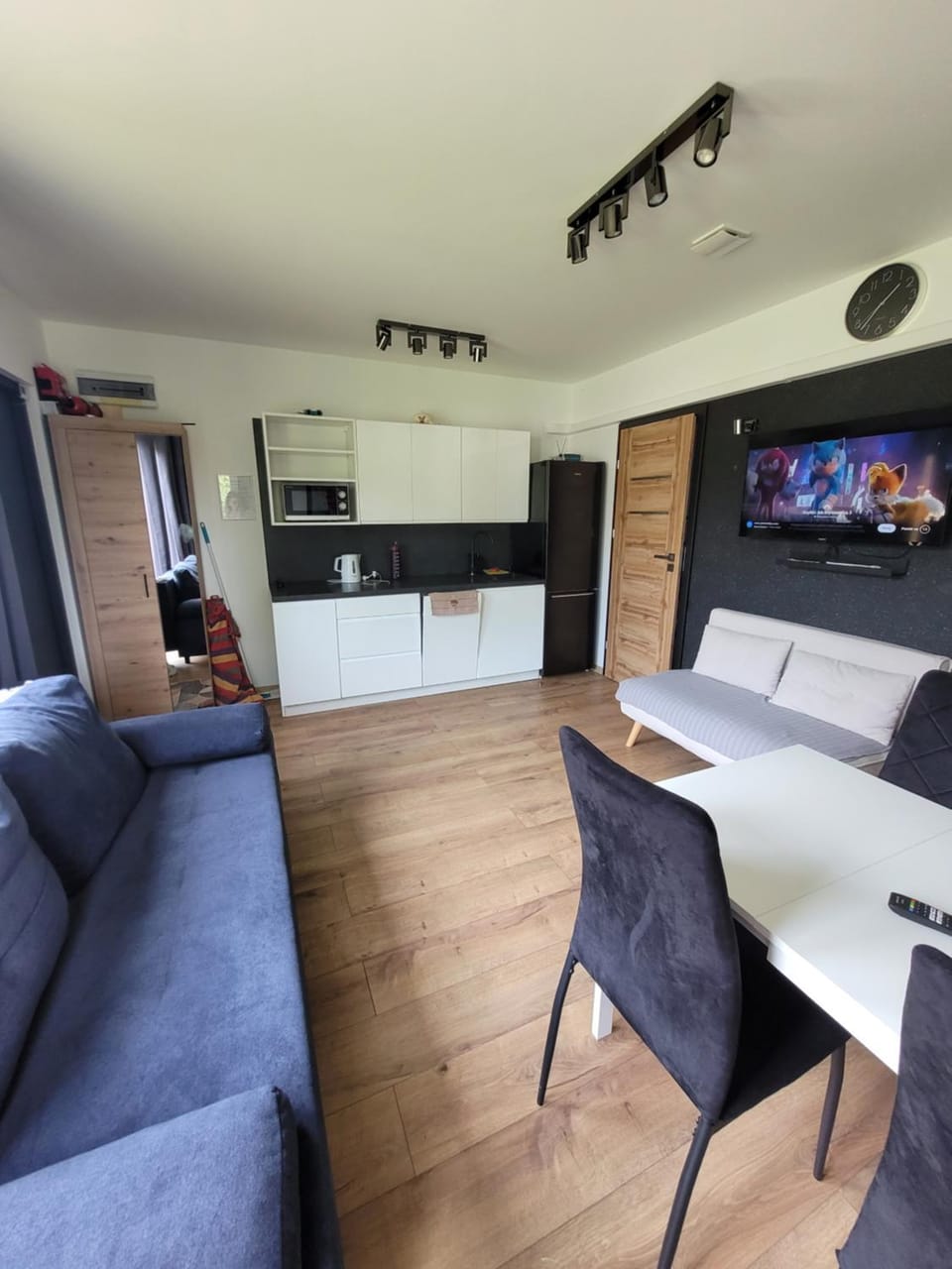 Kitchen or kitchenette, Living room