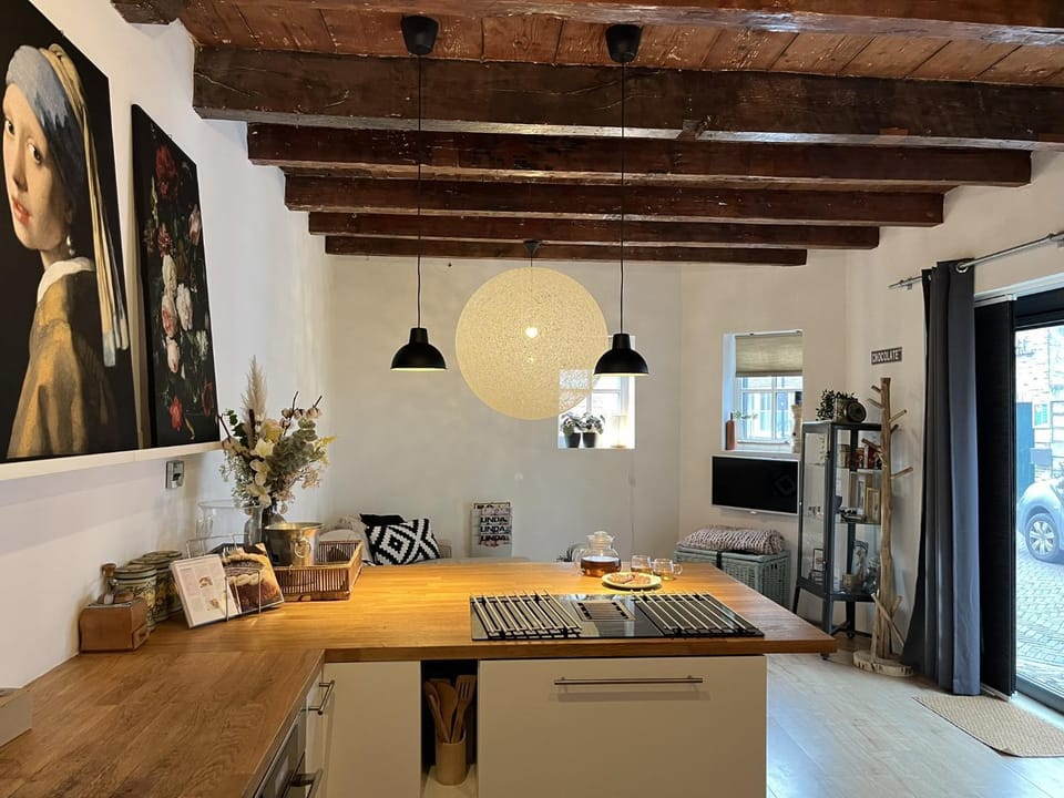 TV and multimedia, Kitchen or kitchenette, Dining area, stove