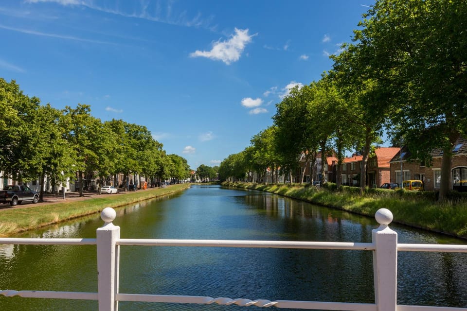 Nearby landmark, Day