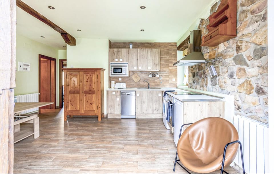 La Tienda de Abajo - Apartamentos acogedores con calefacción, parking y vistas al Valle de Soba Apartment in Cantabria