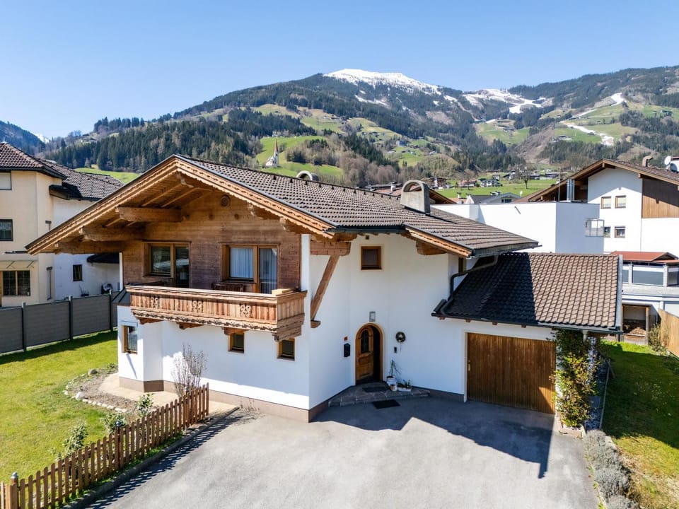 Property building, Spring, Day, Natural landscape, Mountain view