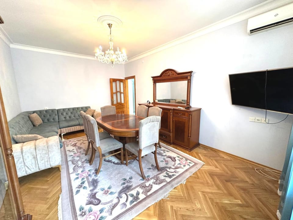 Communal lounge/ TV room, TV and multimedia, Living room, Seating area, Dining area