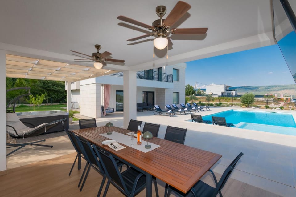Day, Balcony/Terrace, Kitchen or kitchenette, Seating area, Pool view