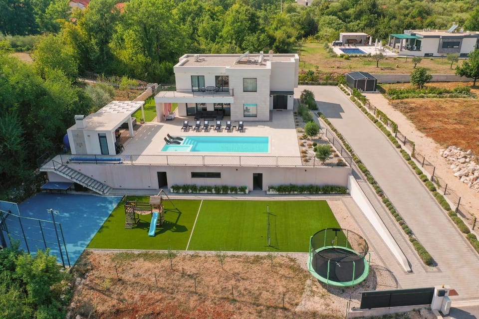 Property building, Day, Natural landscape, Bird's eye view