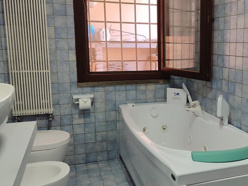 Toilet, Bathroom, Bath