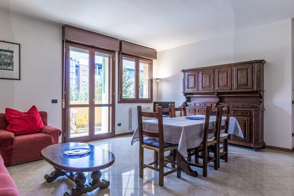 Balcony/Terrace, Living room, Photo of the whole room, Seating area, Dining area, City view