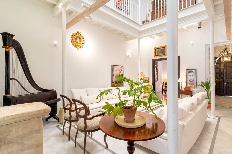 Living room, Seating area