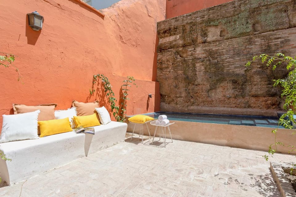 Pool view, Swimming pool, sunbed