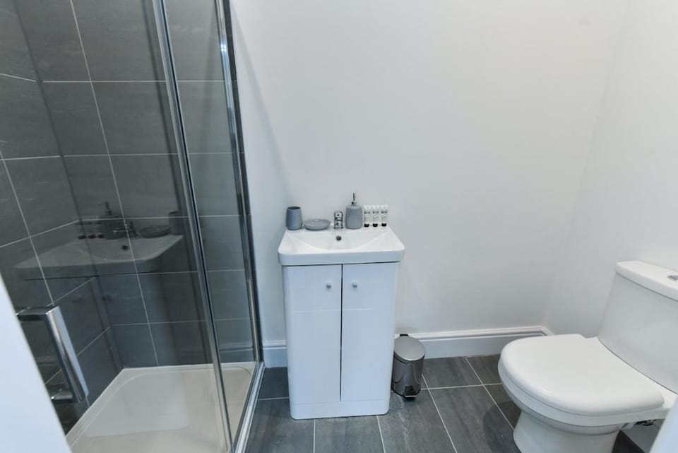 Stylish Flat with En-Suites Near Nature & Amenities Apartment in Nottingham