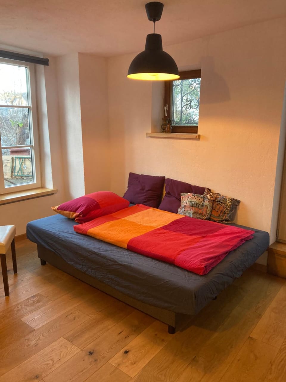 Bed, Living room, Photo of the whole room, Seating area