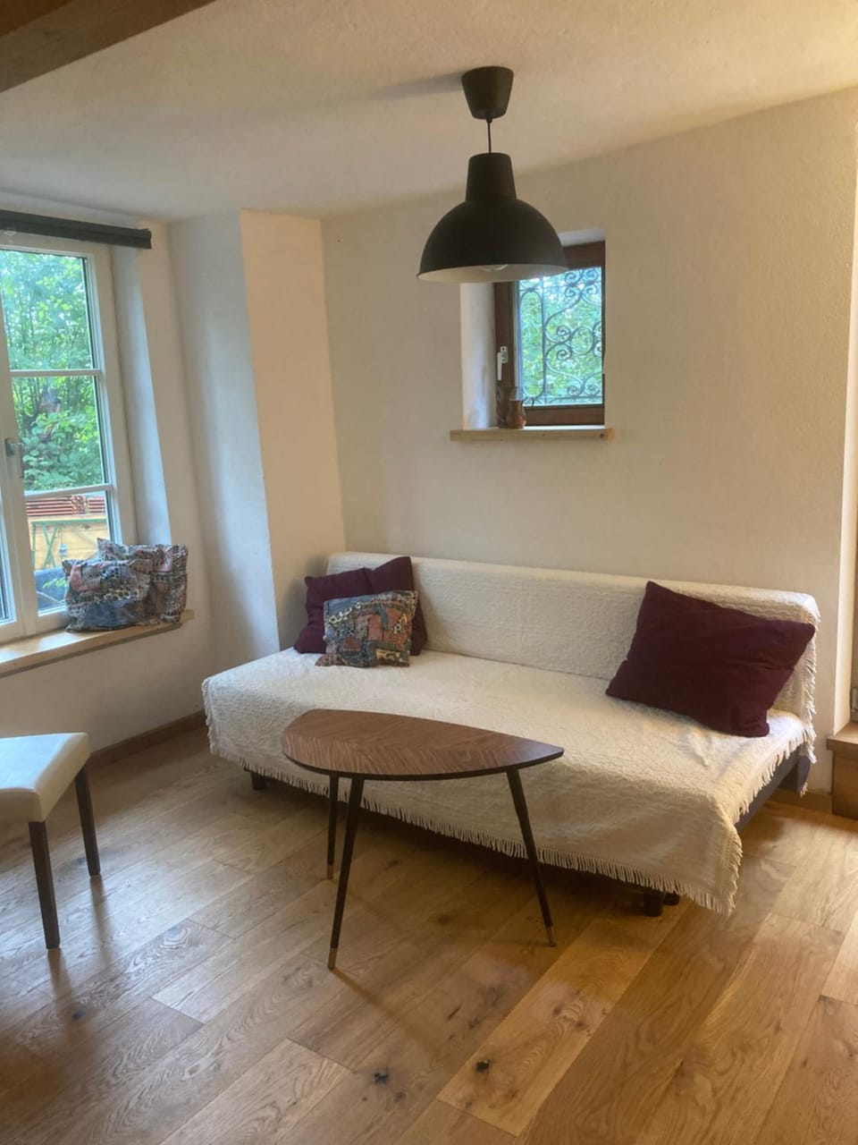 Bed, Living room, Photo of the whole room, Seating area