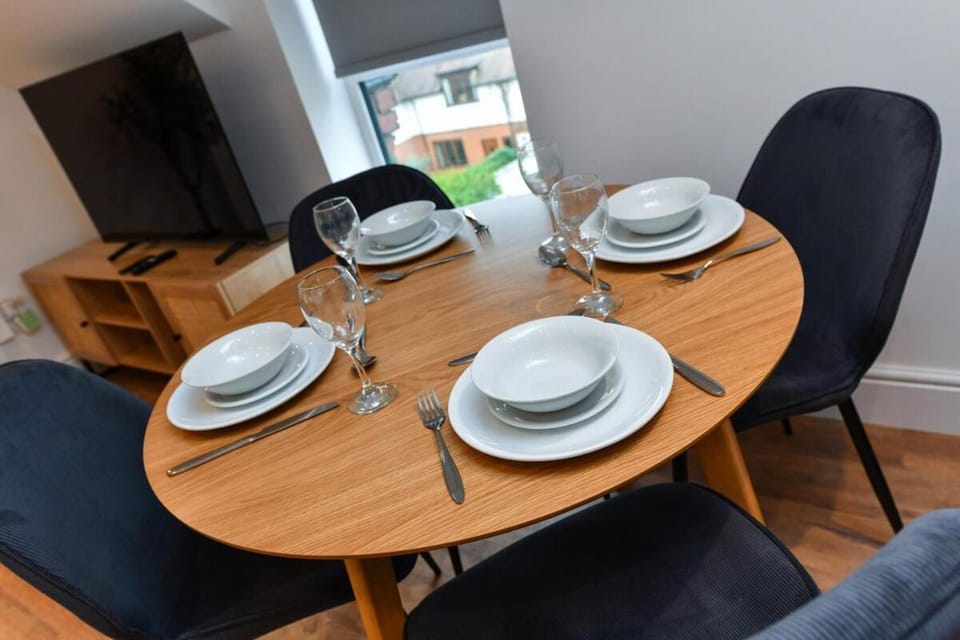 Stylish Two-Bed Home Near Nature & Transport Links Apartment in Nottingham