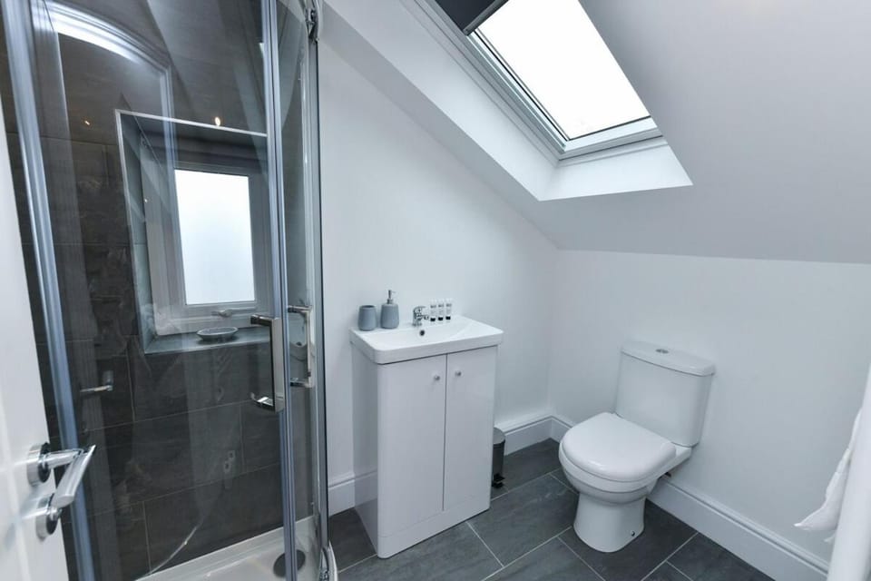 Stylish Two-Bed Home Near Nature & Transport Links Apartment in Nottingham