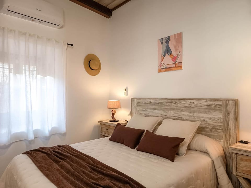 Bed, Bedroom, internet, air conditioner