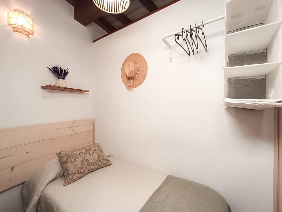 Bed, Bedroom, internet, air conditioner