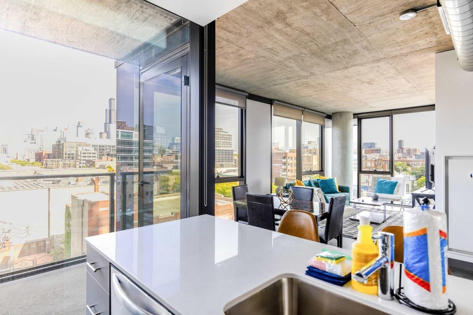 Kitchen or kitchenette, Dining area, City view
