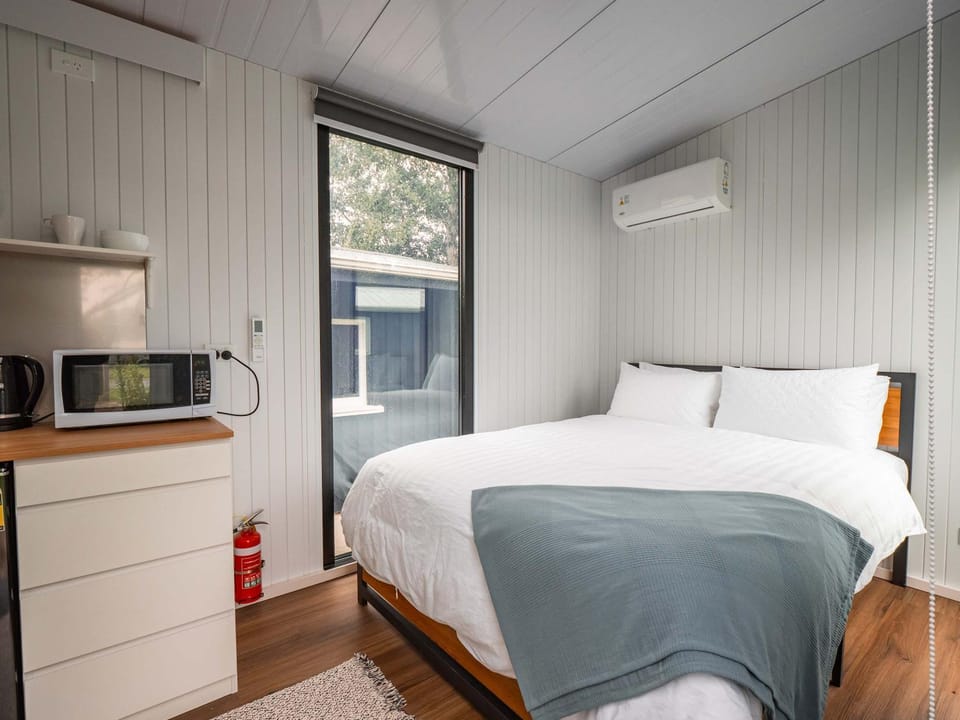 Gold Nugget 3 by Tiny Away House in Otago
