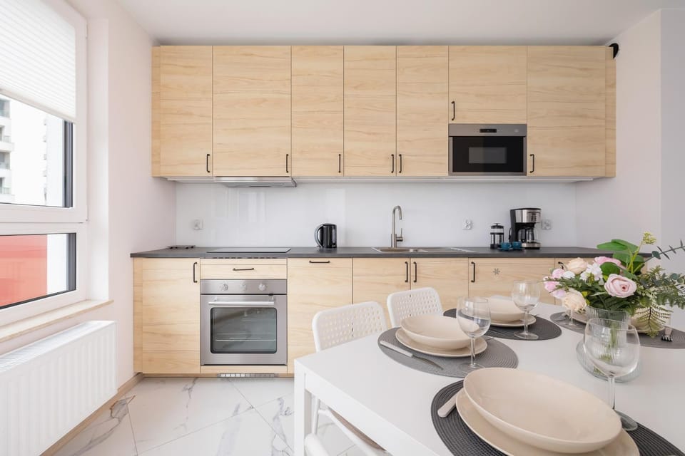 Coffee/tea facilities, Kitchen or kitchenette, Dining area, dishwasher, stove
