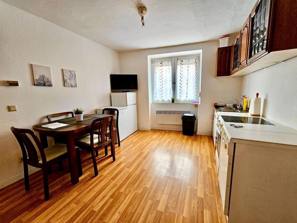 TV and multimedia, Kitchen or kitchenette, Seating area, Dining area
