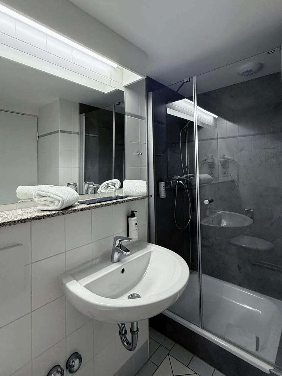 Bathroom, Photo of the whole room