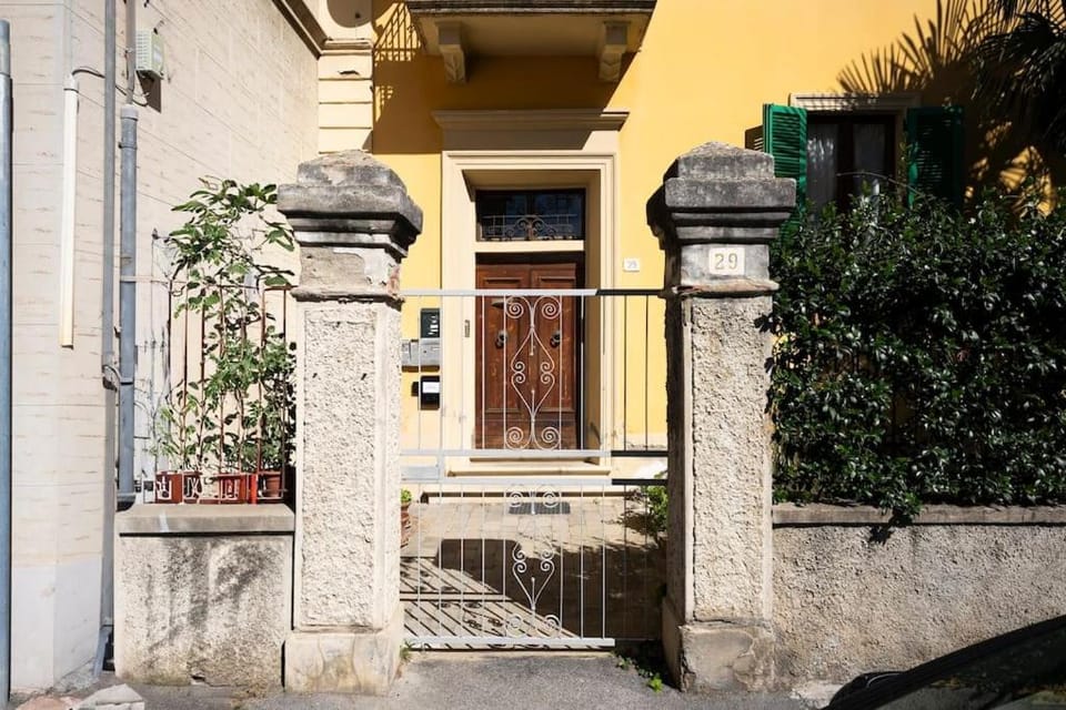 Property building, Facade/entrance, Day