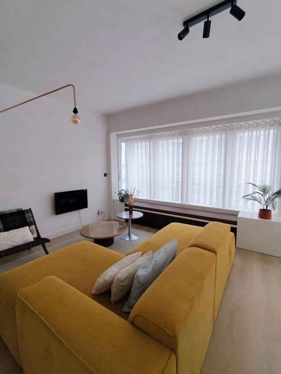 Communal lounge/ TV room, TV and multimedia, Living room, Seating area, Evening entertainment