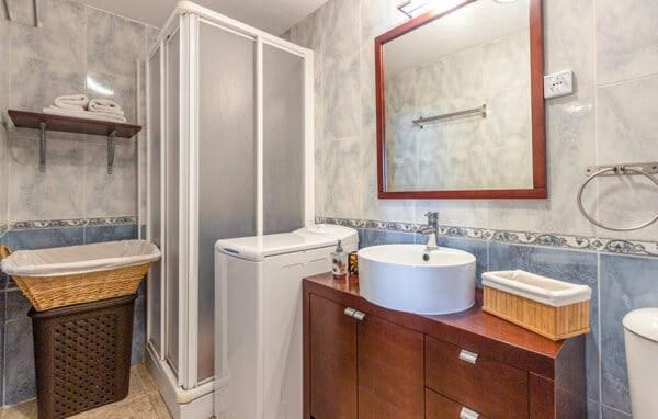 Shower, Bathroom, towels