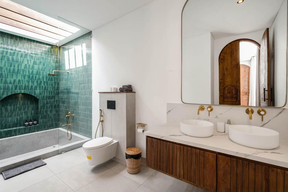 Shower, Toilet, Hot Tub, Bathroom, Bath, towels