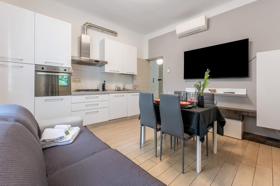 Kitchen or kitchenette, Living room, Dining area