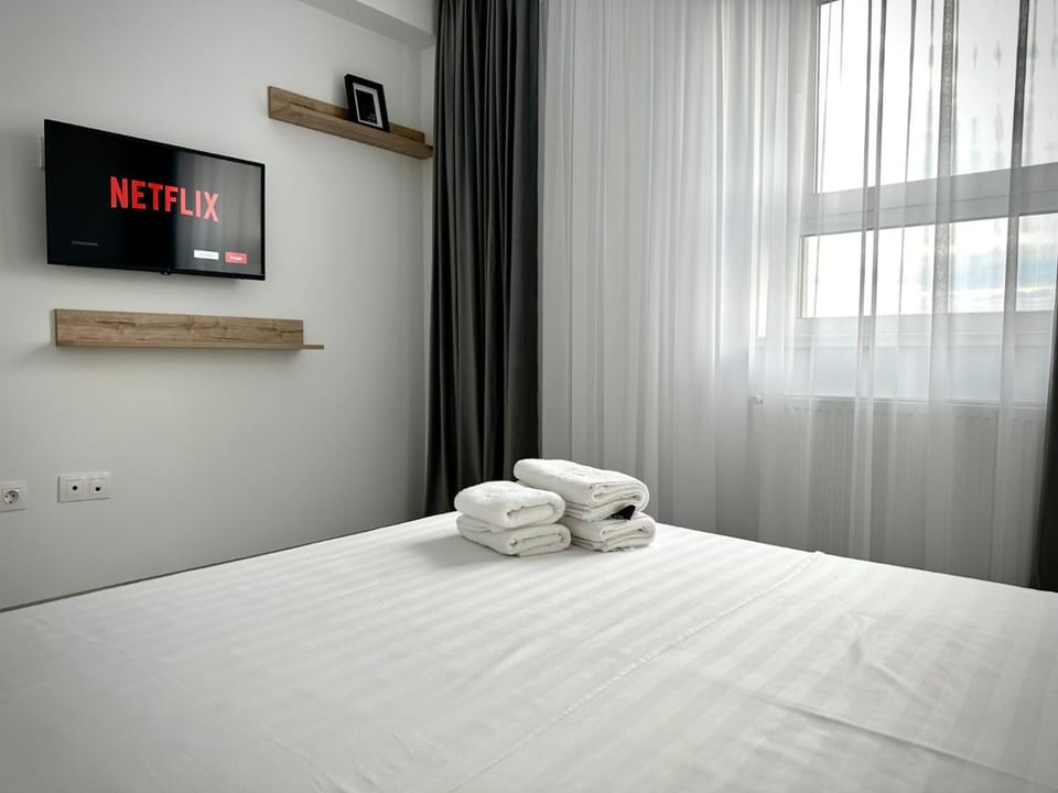 Bed, Photo of the whole room, Bedroom, towels