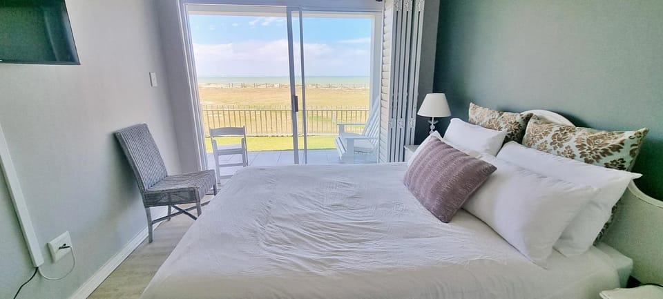 TV and multimedia, Bedroom, Sea view