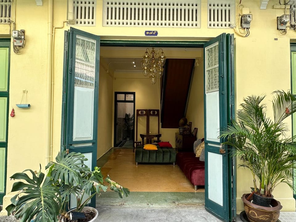 Facade/entrance