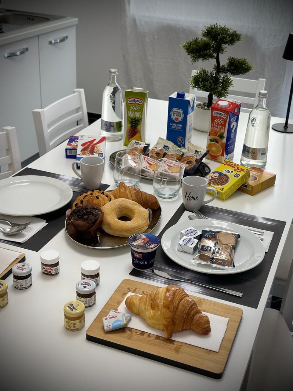 Food and drinks, Continental breakfast