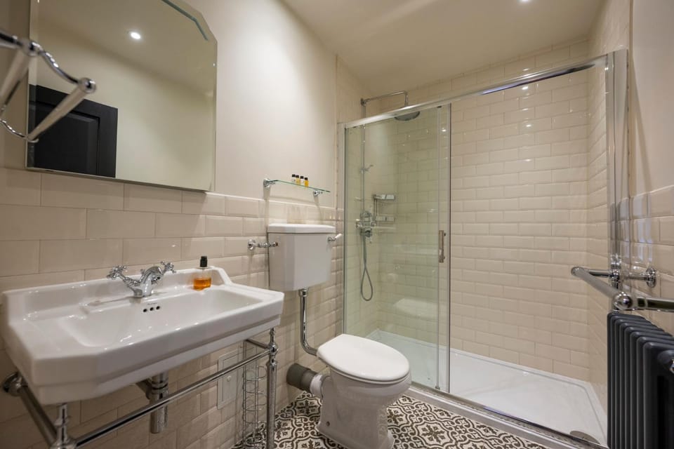 Toilet, Bathroom, towels