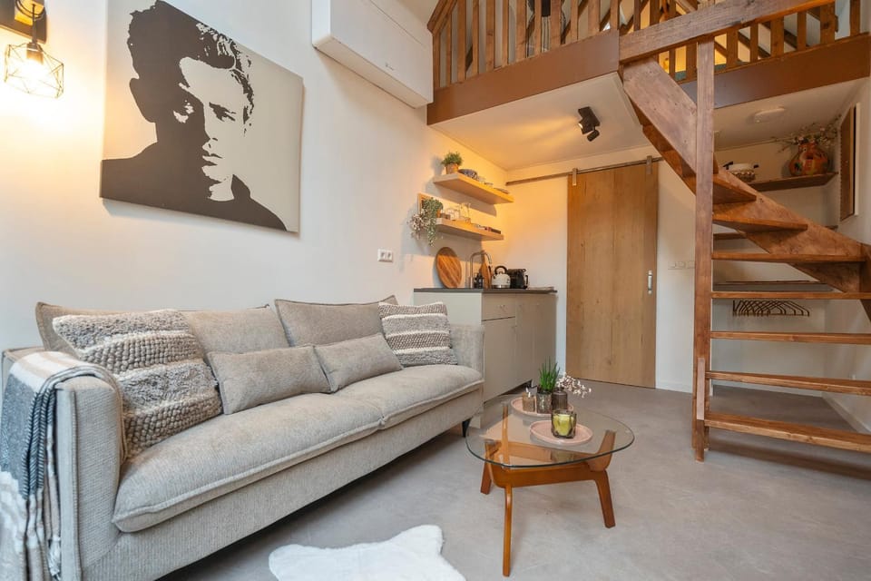 Living room, Seating area, kitchen