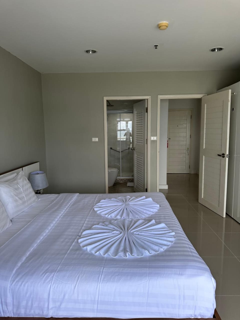 Bed, Photo of the whole room, Bedroom, wardrobe