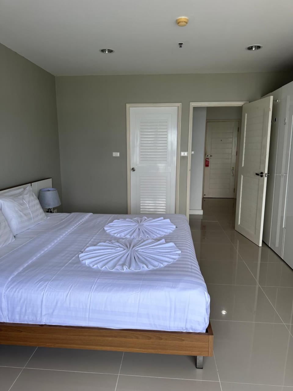 Bed, Photo of the whole room, Bedroom, wardrobe