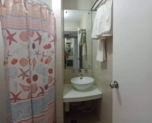 Explore Manila Trendy 1BR unit in Birch Tower Apartment in Manila City