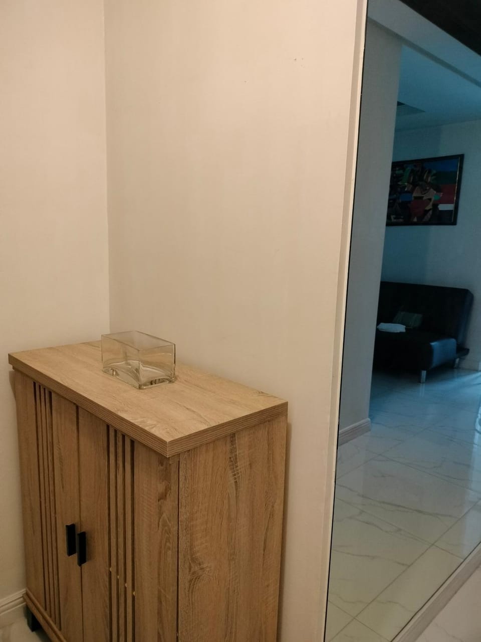 Explore Manila Trendy 1BR unit in Birch Tower Apartment in Manila City